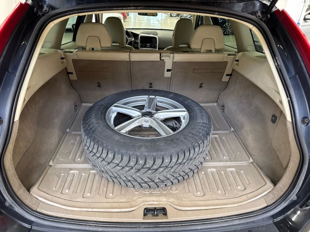 Volvo XC60 2012 Musta
