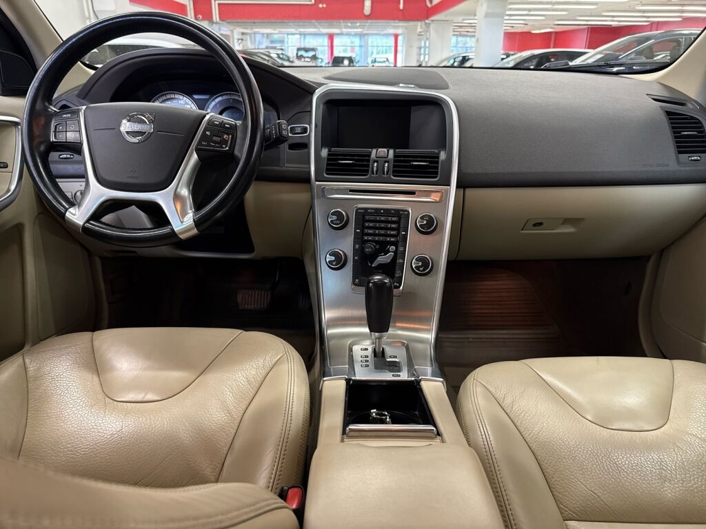 Volvo XC60 2012 Musta