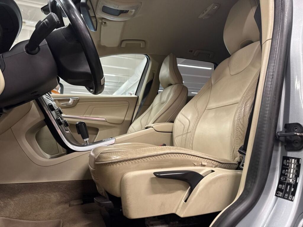 Volvo XC60 2012 Harmaa