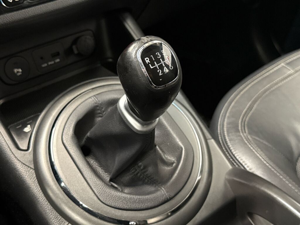 Kia Sportage 2012 Musta