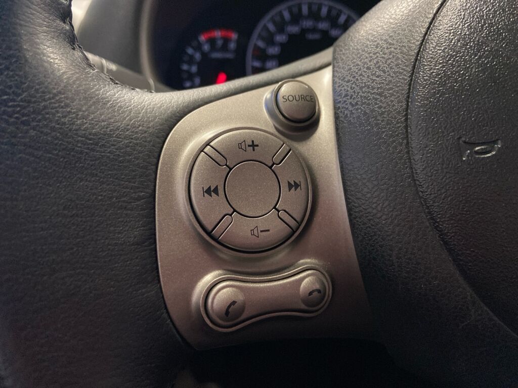 Nissan Micra 2012 Punainen