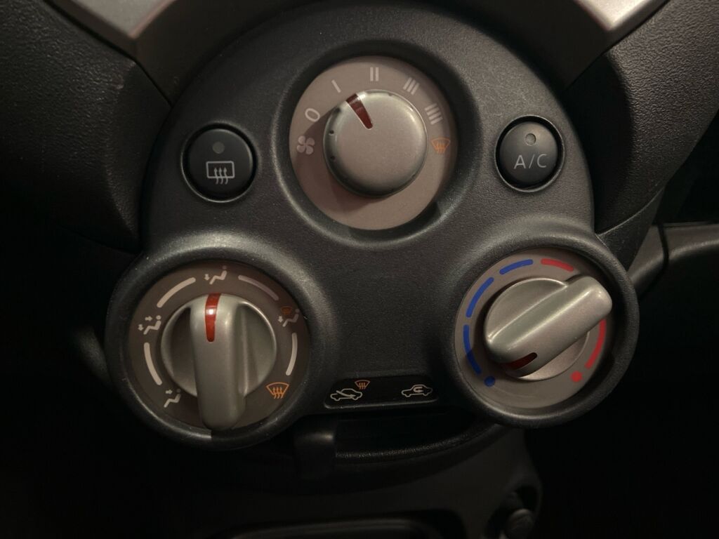 Nissan Micra 2012 Punainen