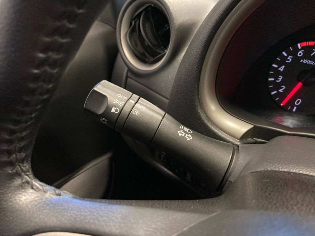 Nissan Micra 2012 Punainen