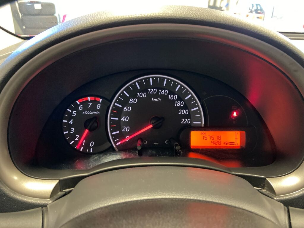 Nissan Micra 2012 Punainen