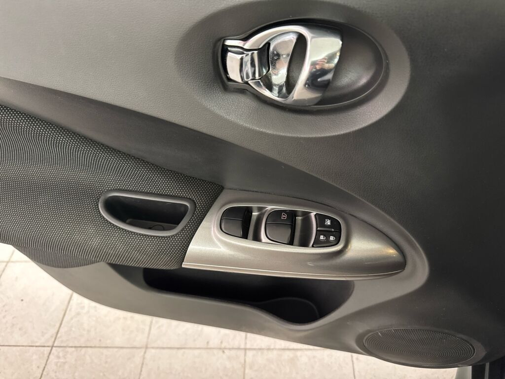 Nissan Juke 2012 Musta