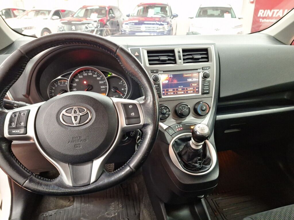 Toyota Verso-S 2012 Valkoinen