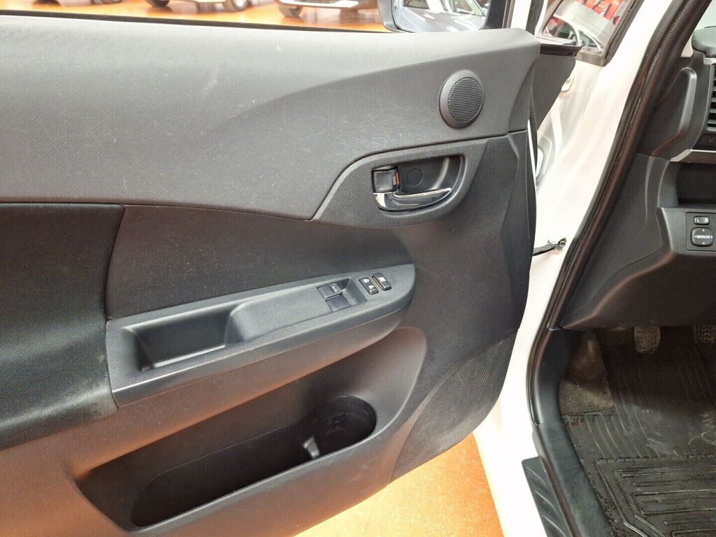 Toyota Verso-S 2012 Valkoinen