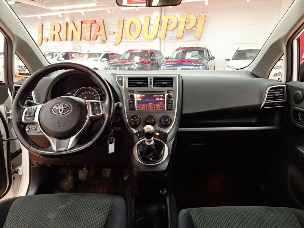 Toyota Verso-S 2012 Valkoinen