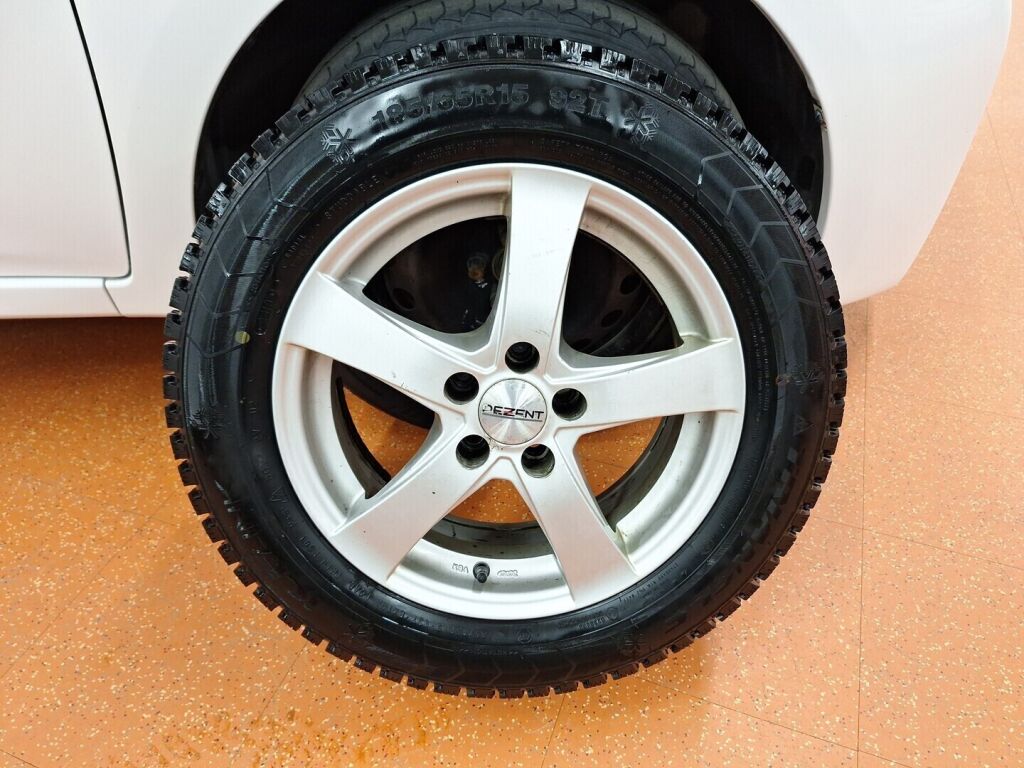 Toyota Verso-S 2012 Valkoinen