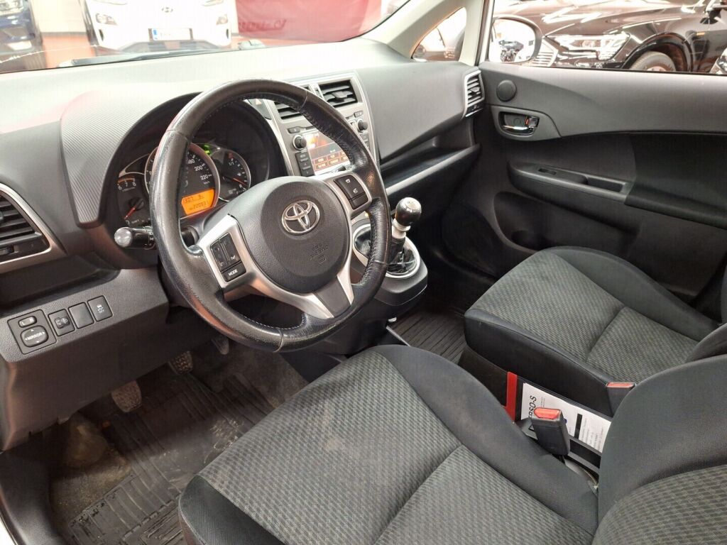 Toyota Verso-S 2012 Valkoinen