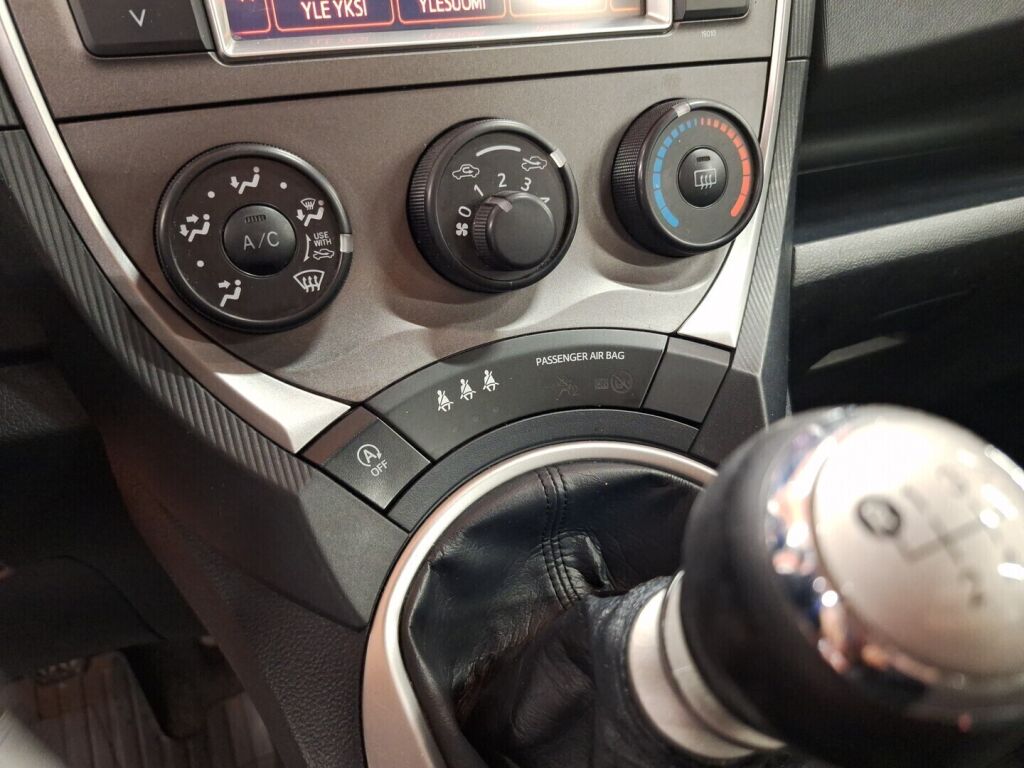 Toyota Verso-S 2012 Valkoinen