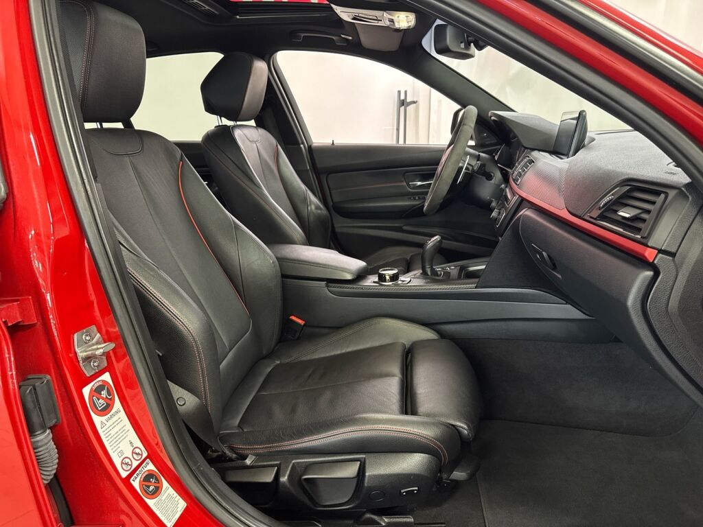 BMW 335 2013 Punainen