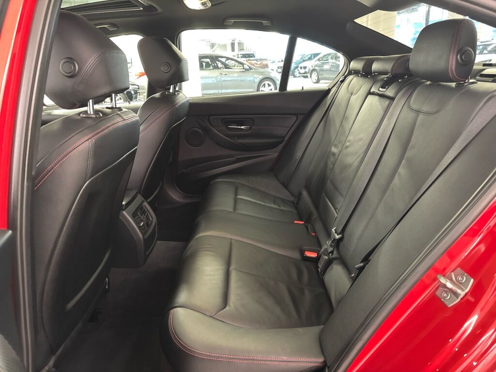 BMW 335 2013 Punainen