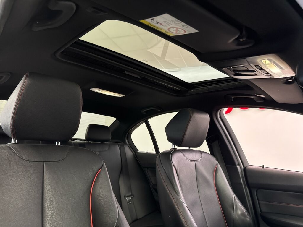 BMW 335 2013 Punainen