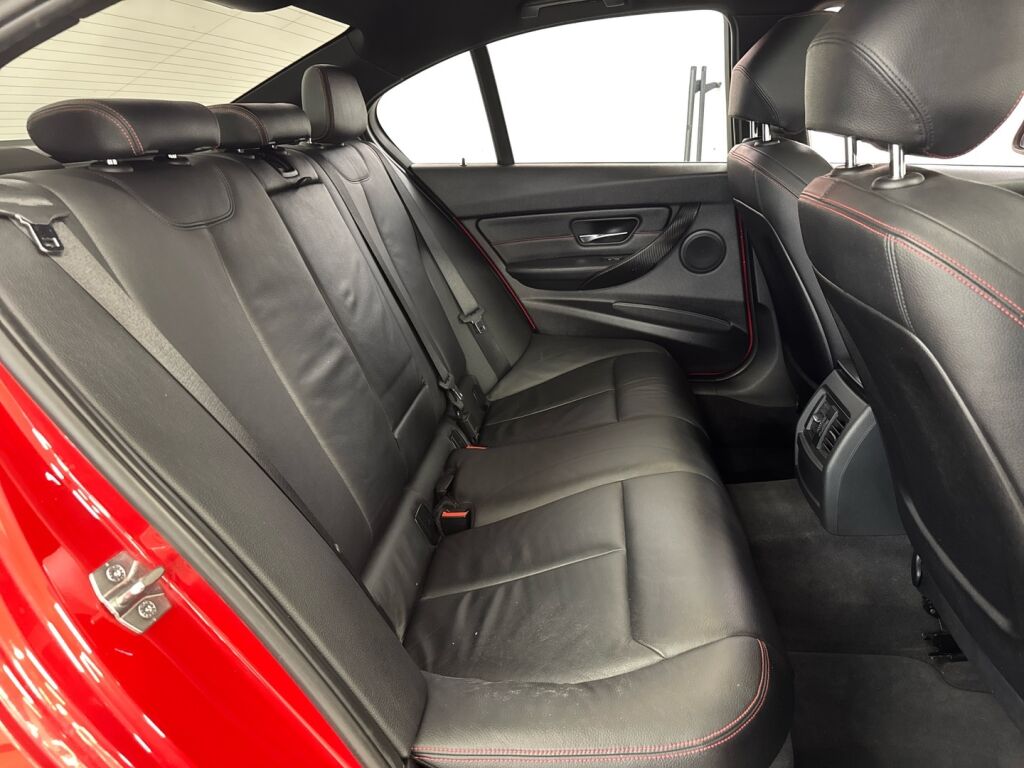 BMW 335 2013 Punainen