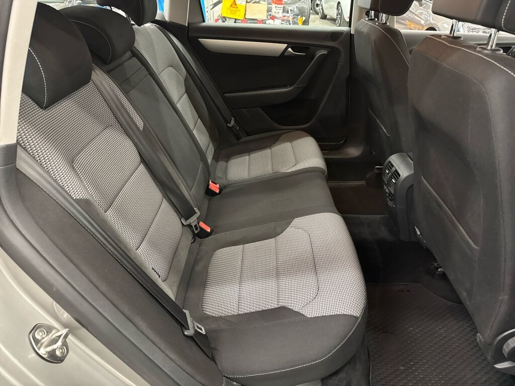 Volkswagen Passat 2013 Harmaa