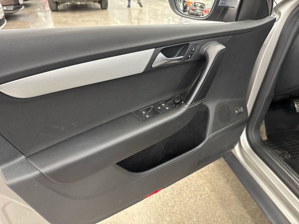 Volkswagen Passat 2013 Harmaa