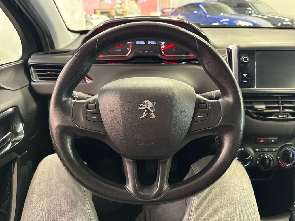 Peugeot 208 2012 Musta