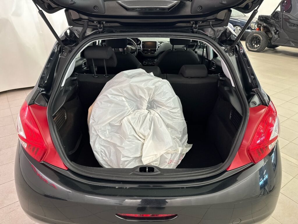 Peugeot 208 2012 Musta