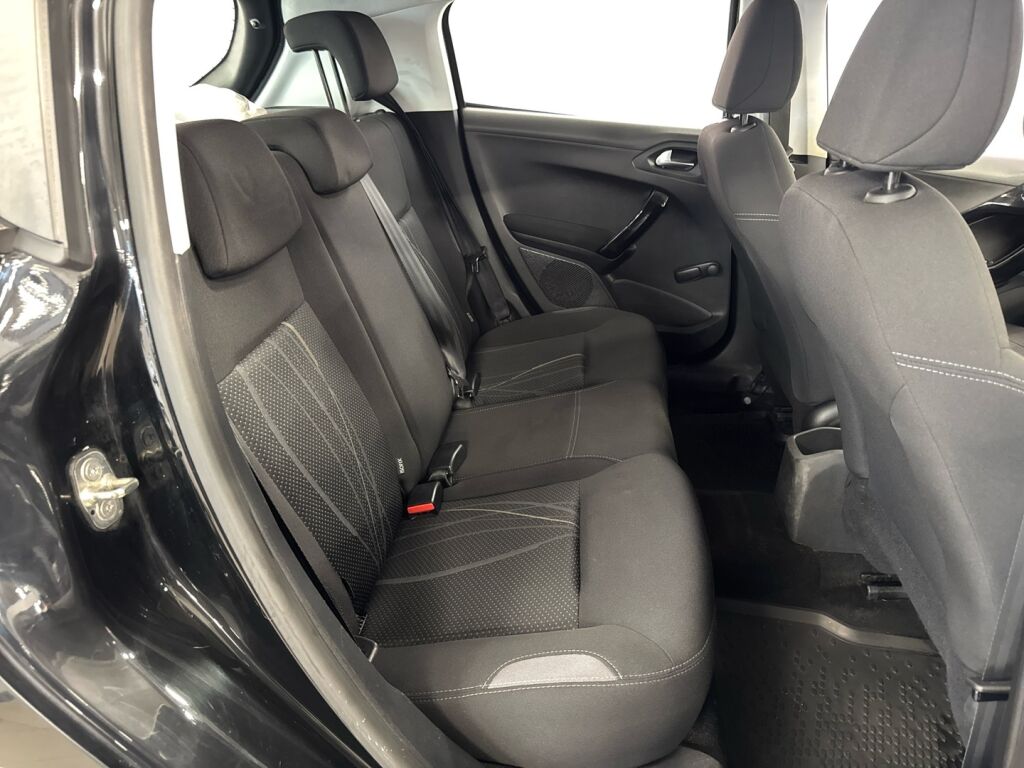 Peugeot 208 2012 Musta