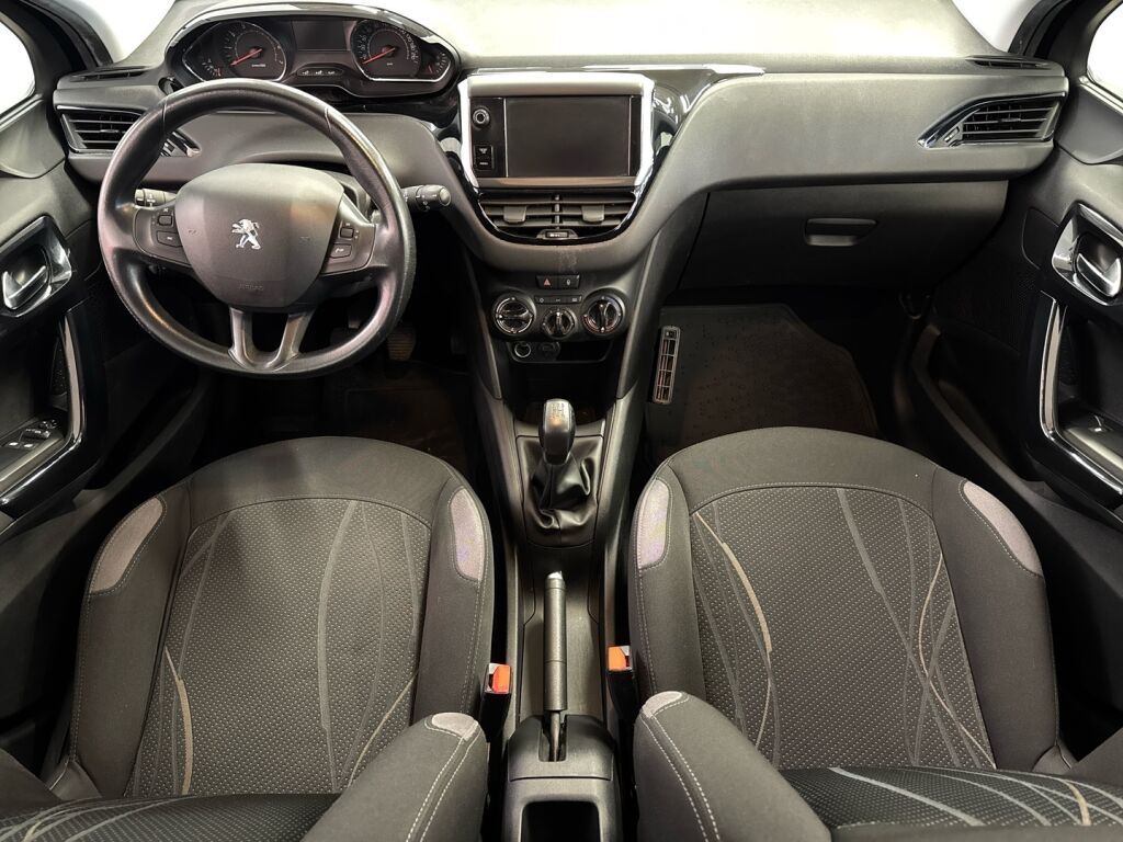 Peugeot 208 2012 Musta