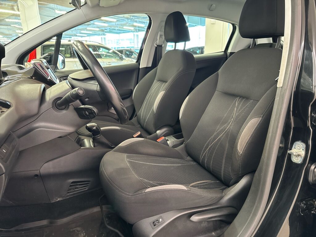 Peugeot 208 2012 Musta