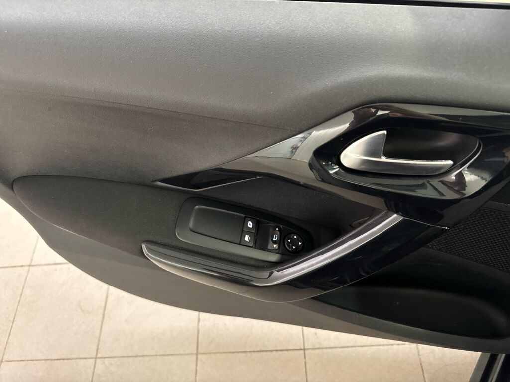 Peugeot 208 2012 Musta