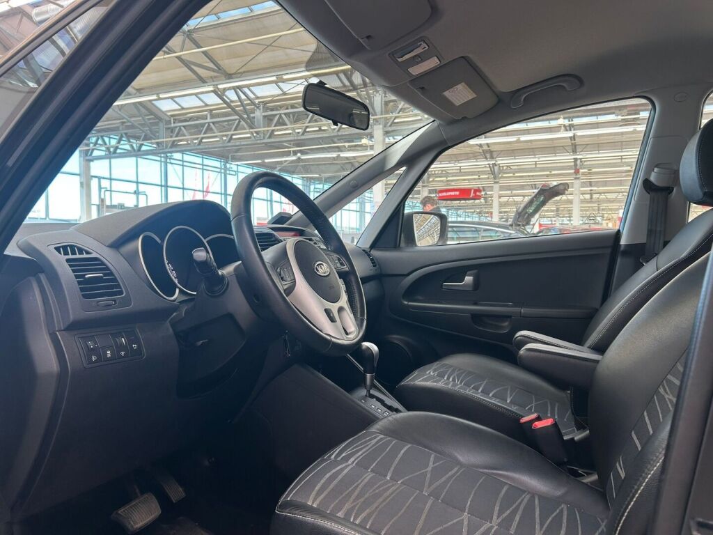 Kia Venga 2012 Musta