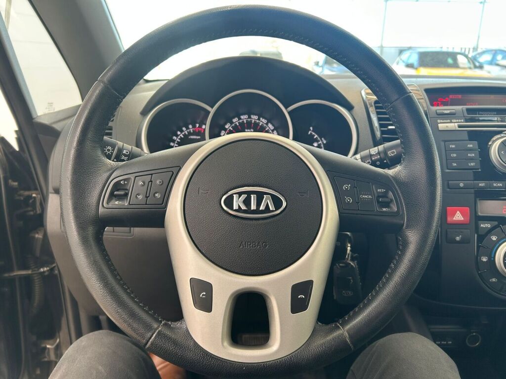 Kia Venga 2012 Musta