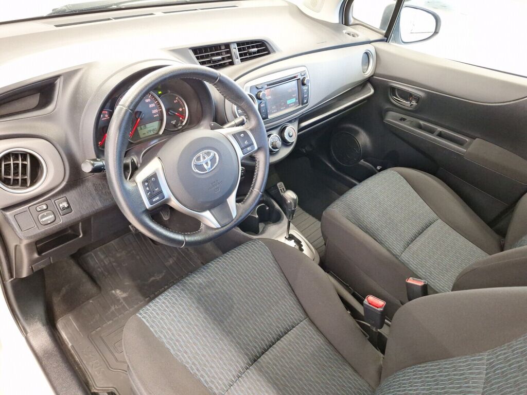 Toyota Yaris 2012 Valkoinen