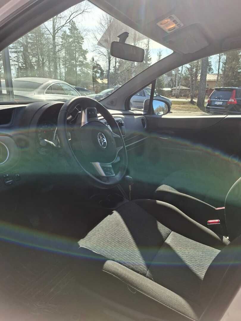 Toyota Yaris 2012 Valkoinen