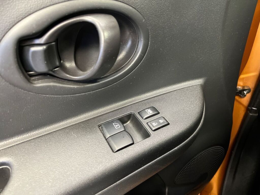Nissan Micra 2012 Oranssi