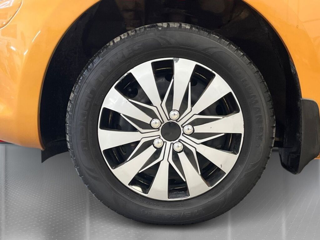 Nissan Micra 2012 Oranssi