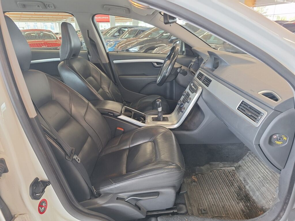 Volvo V70 2012 Valkoinen