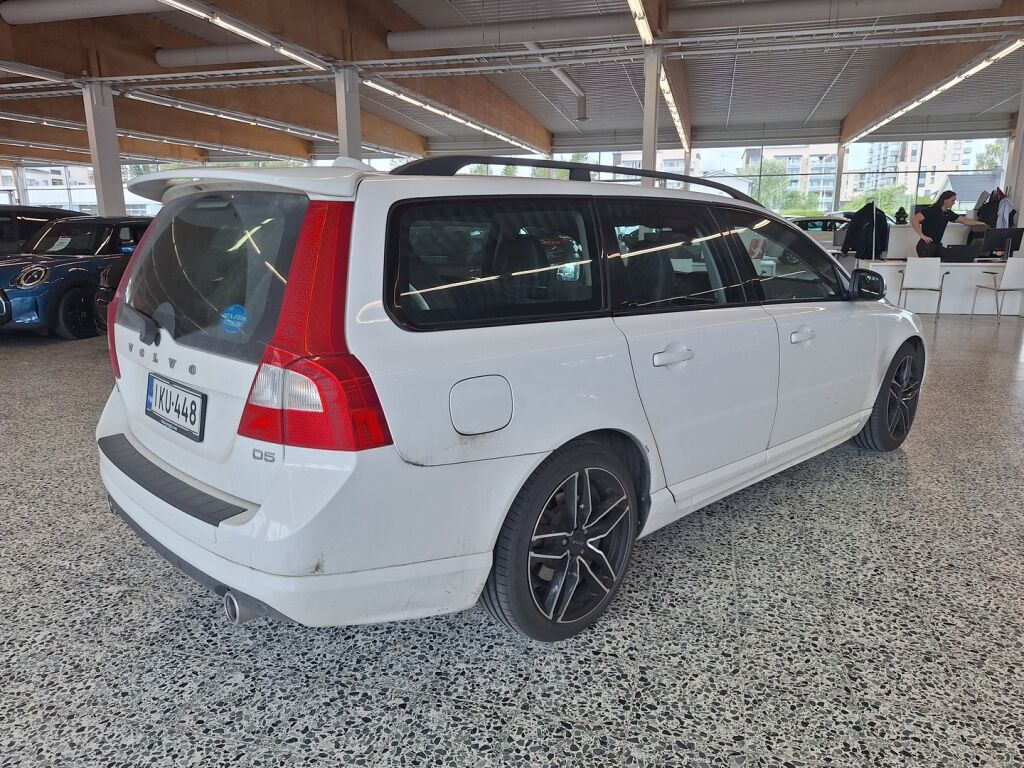 Volvo V70 2012 Valkoinen