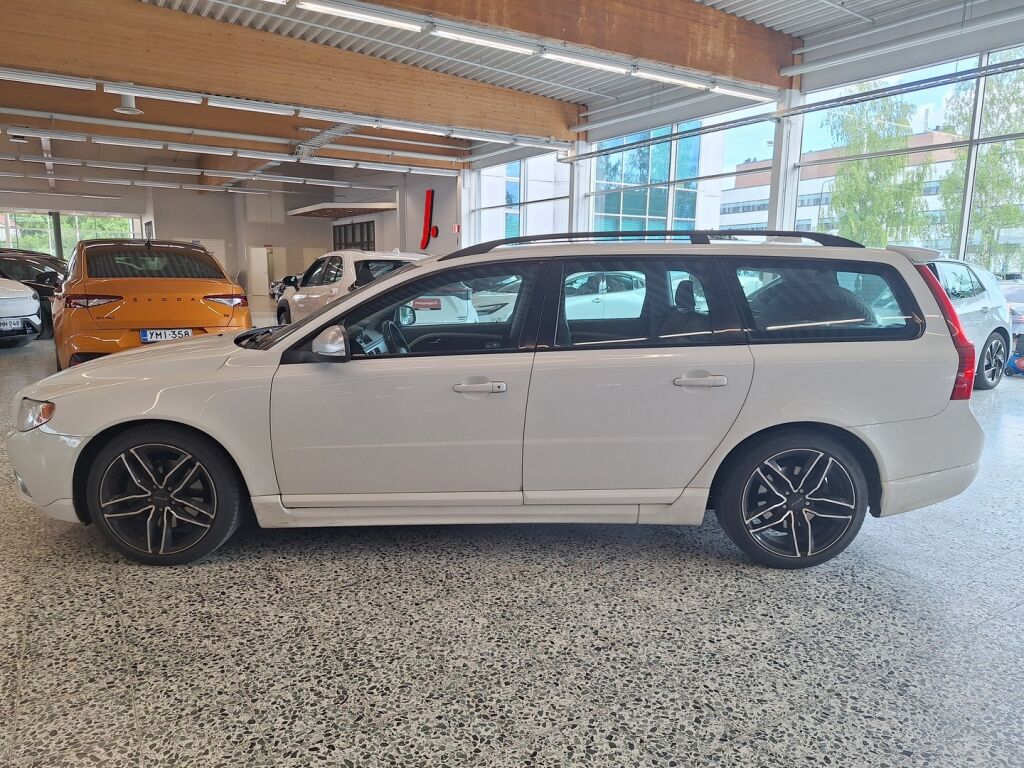 Volvo V70 2012 Valkoinen