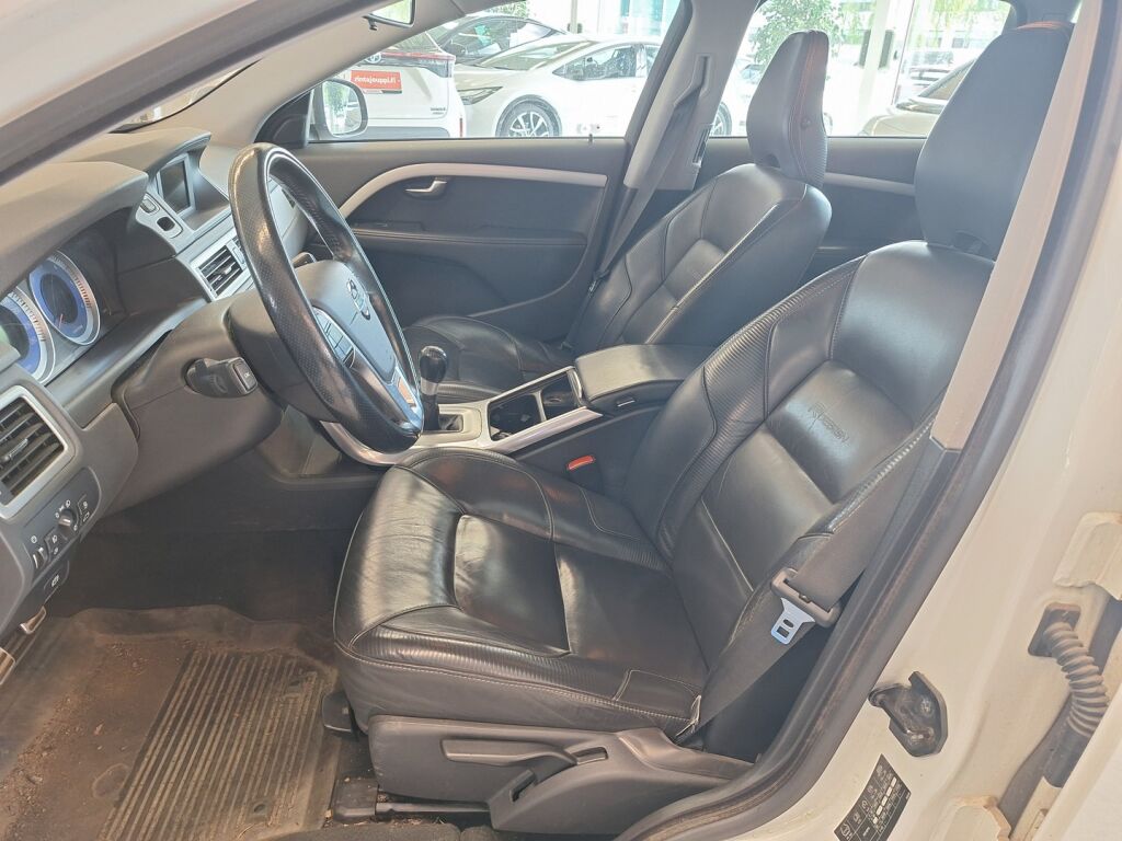 Volvo V70 2012 Valkoinen