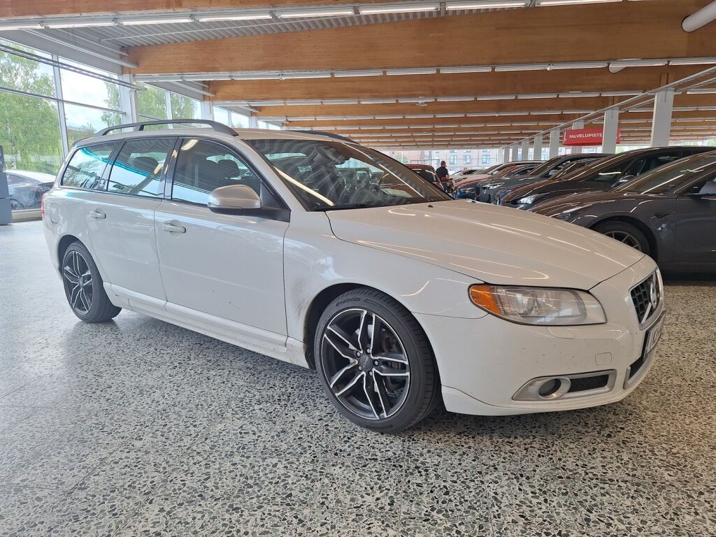 Volvo V70 2012 Valkoinen