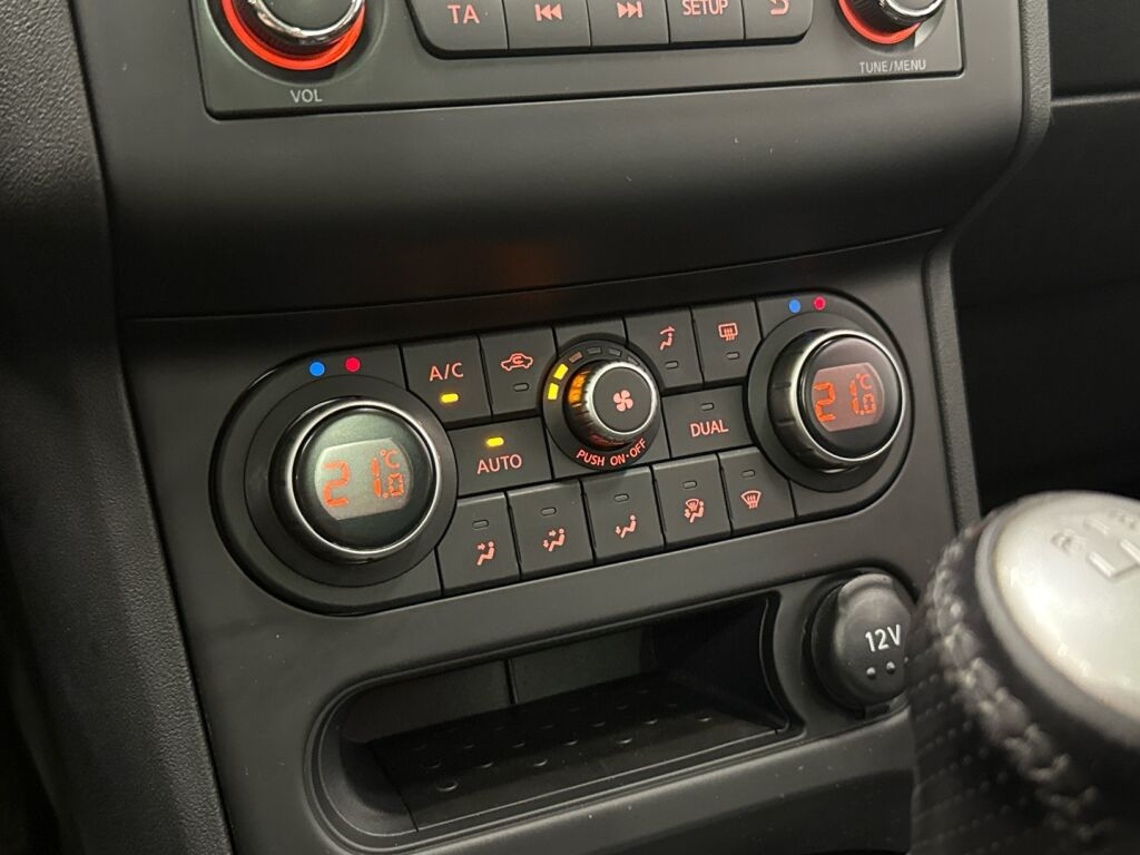 Nissan Qashqai+2 2012 Punainen