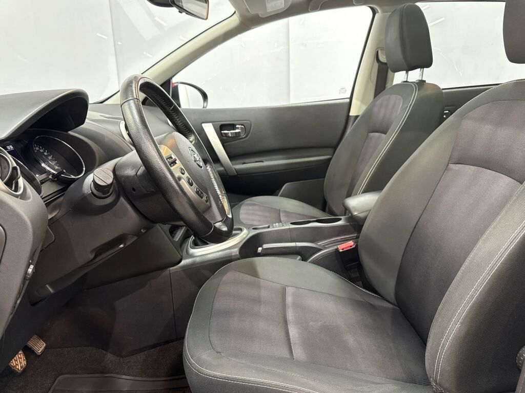 Nissan Qashqai+2 2012 Punainen