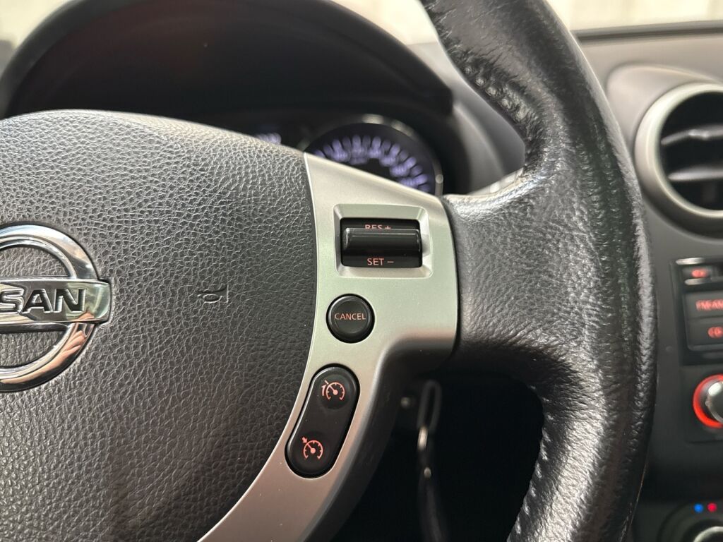 Nissan Qashqai+2 2012 Punainen