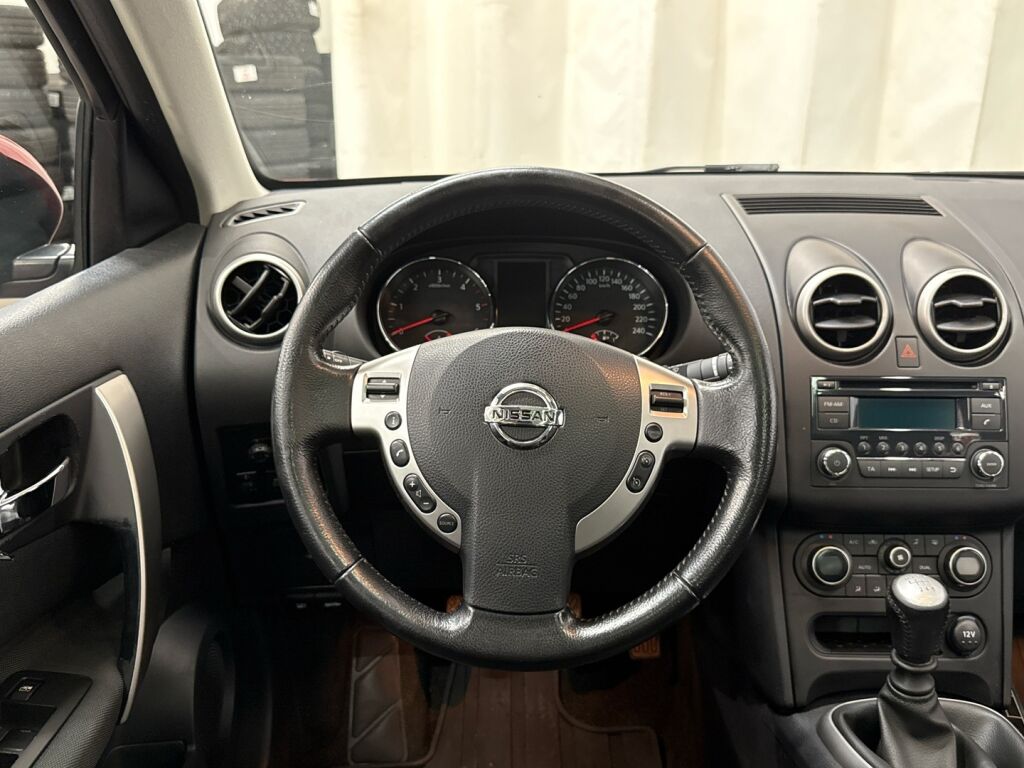 Nissan Qashqai+2 2012 Punainen