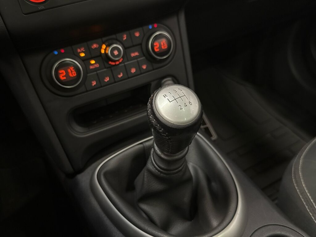 Nissan Qashqai+2 2012 Punainen