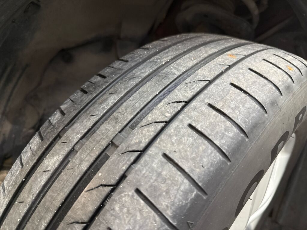 Nissan Qashqai+2 2012 Punainen