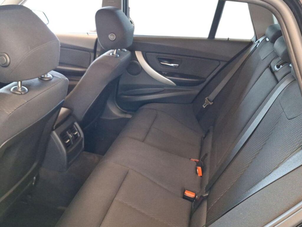 BMW 320 2012 Musta