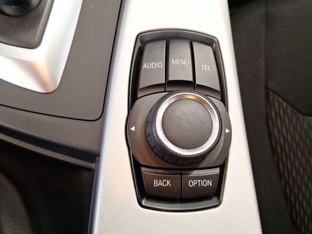 BMW 320 2012 Musta