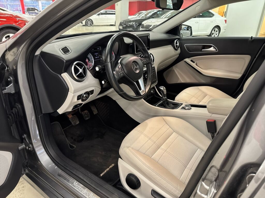 Mercedes-Benz A 2013 Harmaa