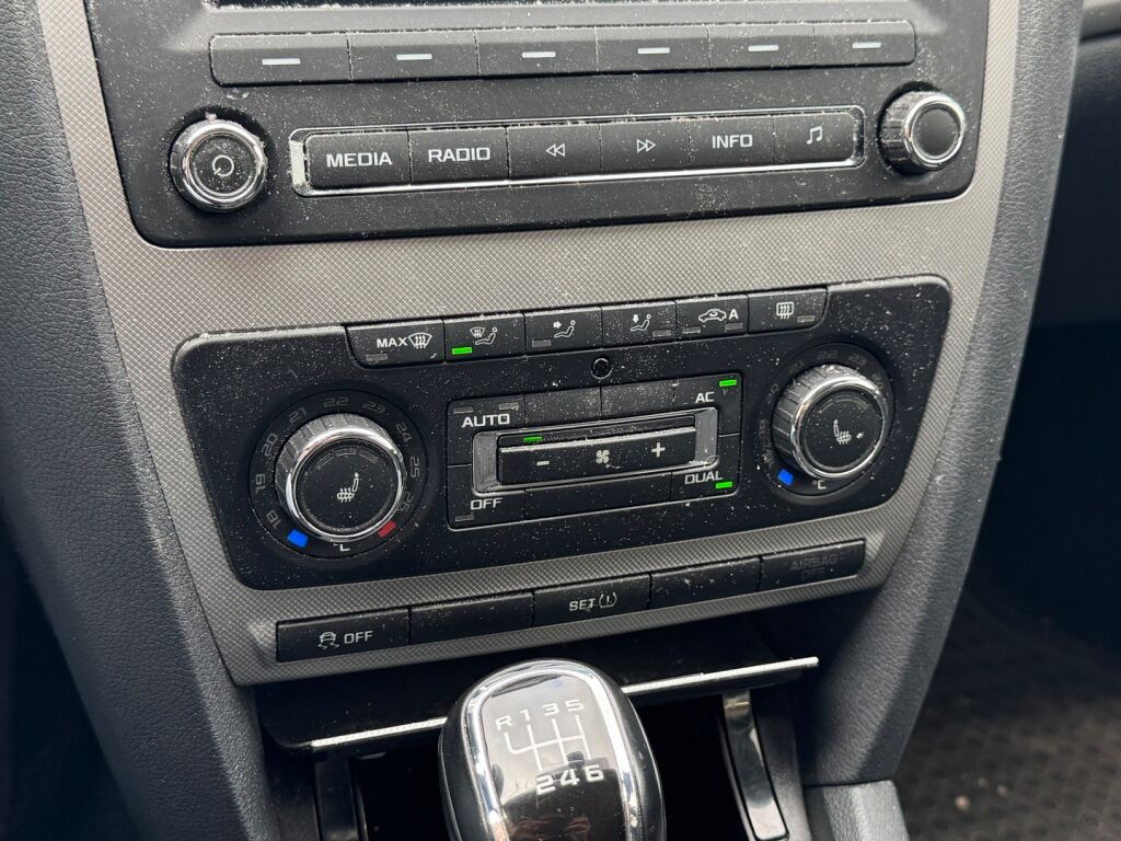 Skoda Octavia 2013 Punainen