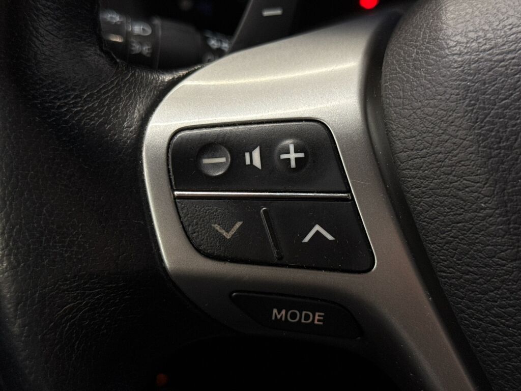 Toyota Avensis 2012 Harmaa