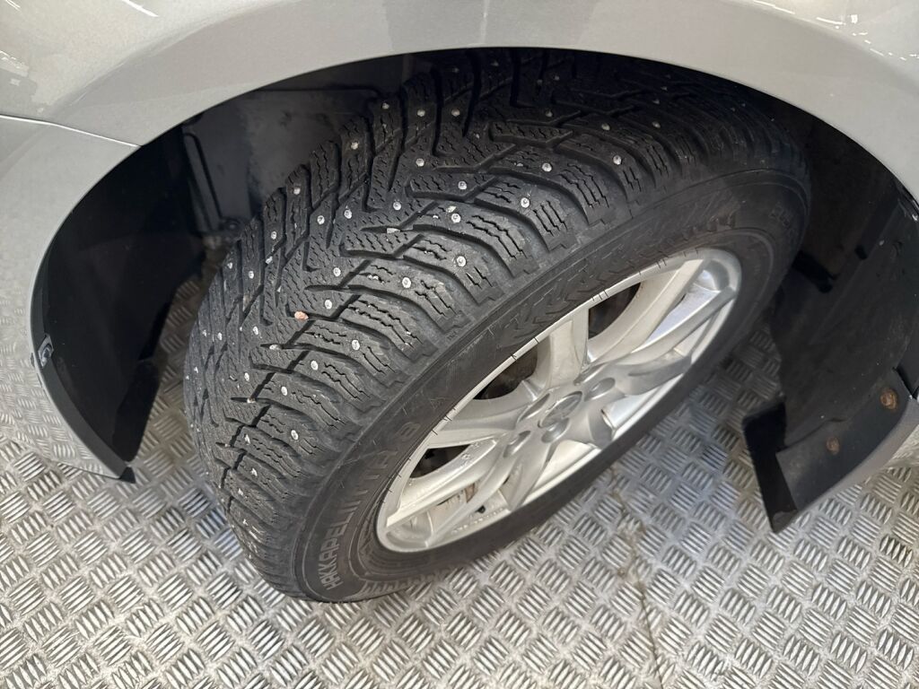 Toyota Avensis 2012 Harmaa